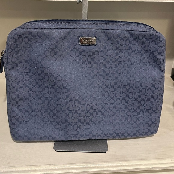Coach Handbags - !!SOLD!!Coach NWOT VINTAGE PADDED LAPTOP CASE-FITS 16” Laptop